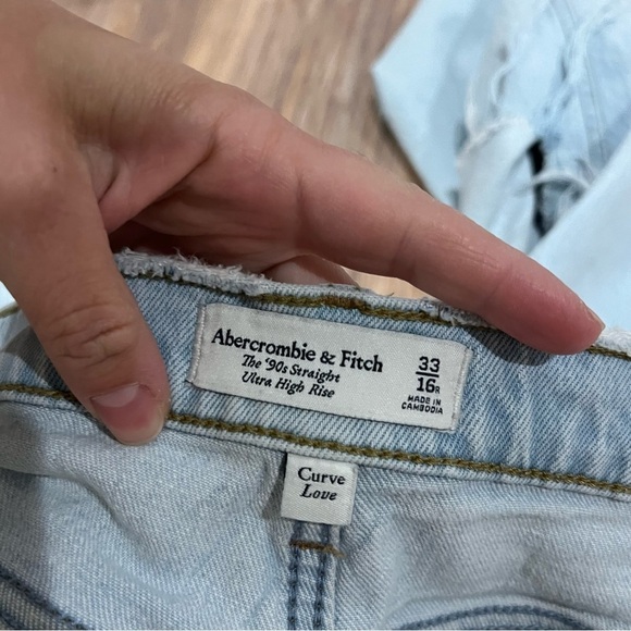 Abercrombie & Fitch Curve Love 90’s Straight Ultra High Rise Jean - Picture 5 of 7